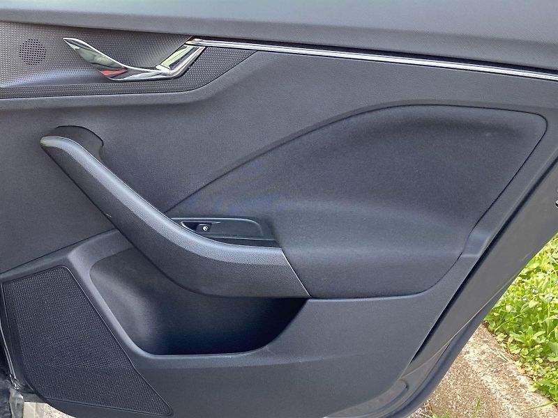 Škoda Kamiq (2023) 1.0 TSI DSG Monte Carlo - fotka 30 z 39