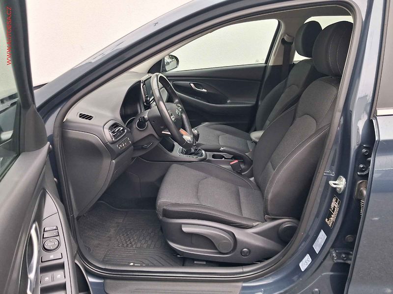 Hyundai i30 (2022) 1.5T, ČR, LED, autoAC - fotka 9 z 19