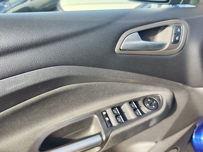 Ford C-MAX 1.5 EB/110kW  Titanium AT - fotka 26 z 27