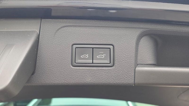 Volkswagen Passat (2023) 2.0 TDI 110kW DSG R-line - fotka 12 z 37