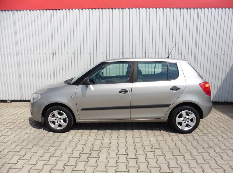 Škoda Fabia II 1.2i Ambition 1.maj. - fotka 5 z 11