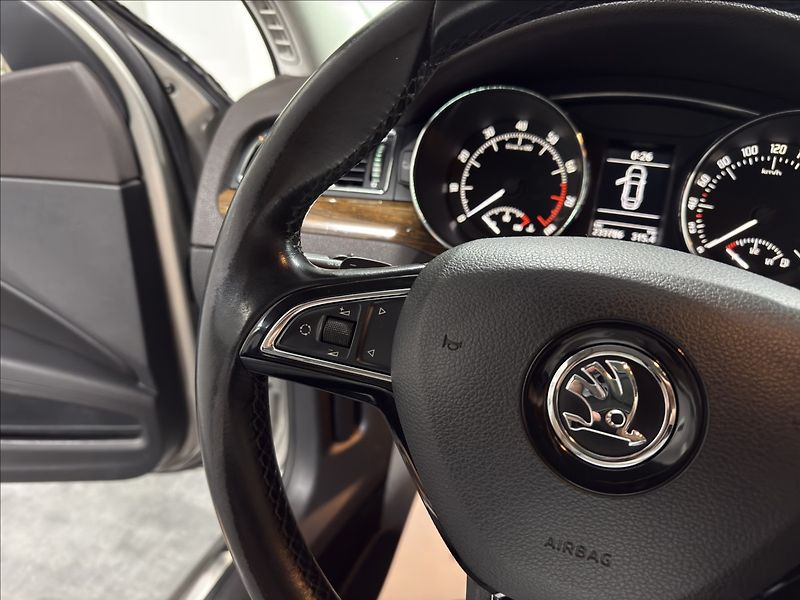 Škoda Superb 3,6   V6 260HP LAURIN WEBASTO - fotka 13 z 37