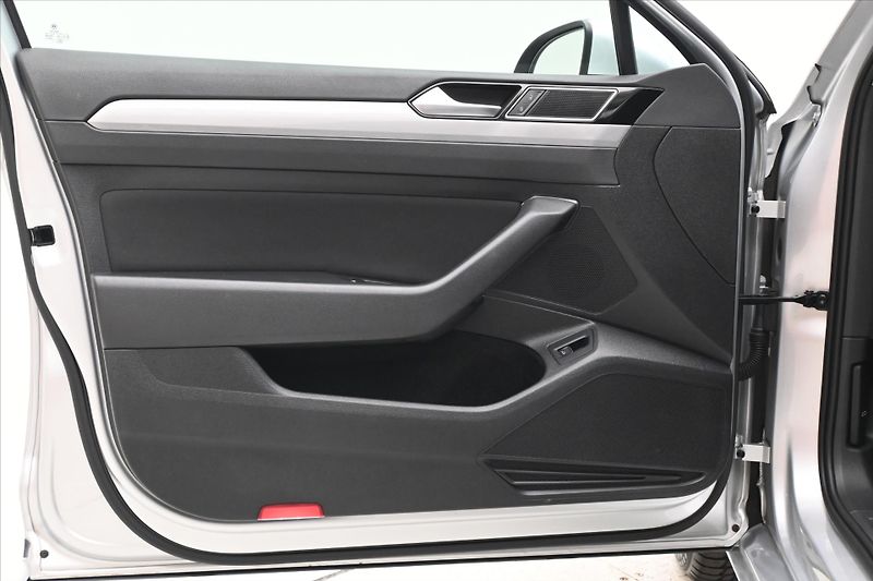 Volkswagen Passat 2,0 TDI 110kW Business Záruka - fotka 25 z 32