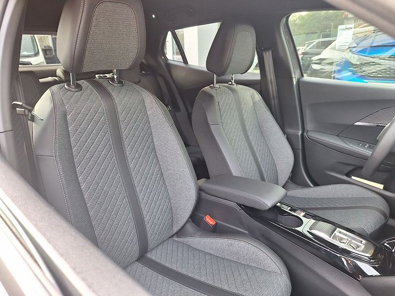 Peugeot 2008 (2026) ALLURE Hybrid 110 e-DCS6 - fotka 14 z 20