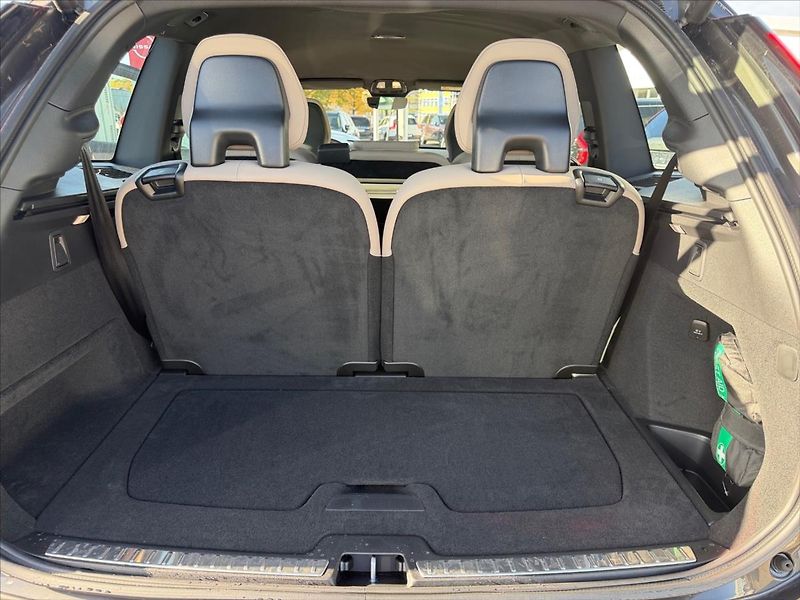 Volvo XC90 (2026) 2,0 B5 AWD Plus Dark 6135 - fotka 12 z 14