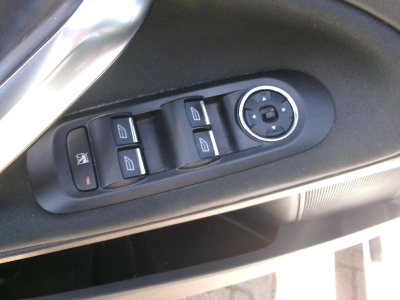 Ford Mondeo (2012) 2.0 TDCi AC TEMP ZADÁNO - fotka 10 z 23