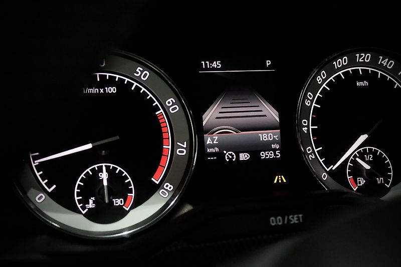 Škoda Superb 2.0 TSI 162 kW DSG Sportline - fotka 25 z 50