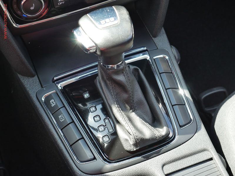 Škoda Superb (2012) 2.0.TDi, DSG, výhřev.sed - fotka 15 z 22