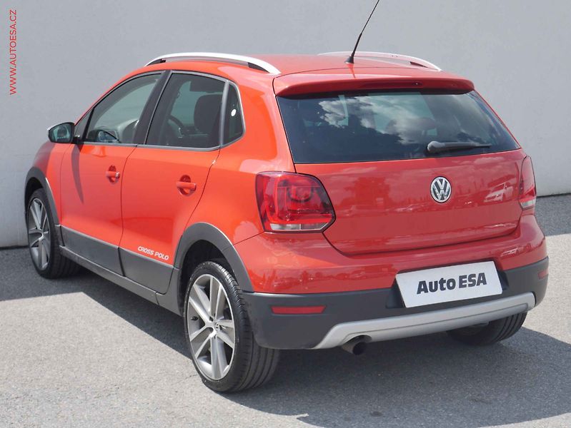 Volkswagen Polo (2011) 1.2TSi Cross, AC, výhřev sed - fotka 6 z 13
