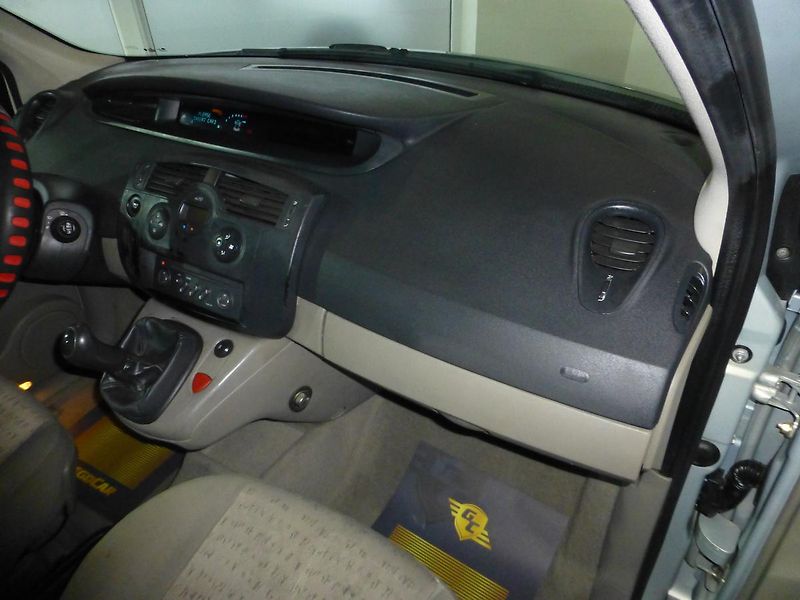 Renault Scénic (2004) 1,6 16V*DIGIKLIMA* - fotka 16 z 22