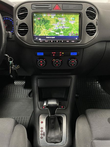 Volkswagen Tiguan 2.0 TDi 4x4 AT ČR SER. WEBASTO - fotka 21 z 24