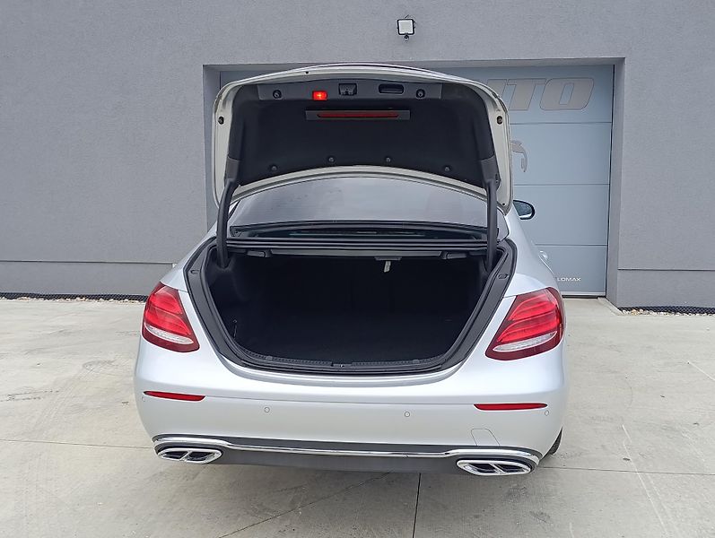 Mercedes-Benz Třídy E 220d 143kW 4MATIC ČR  - fotka 9 z 34