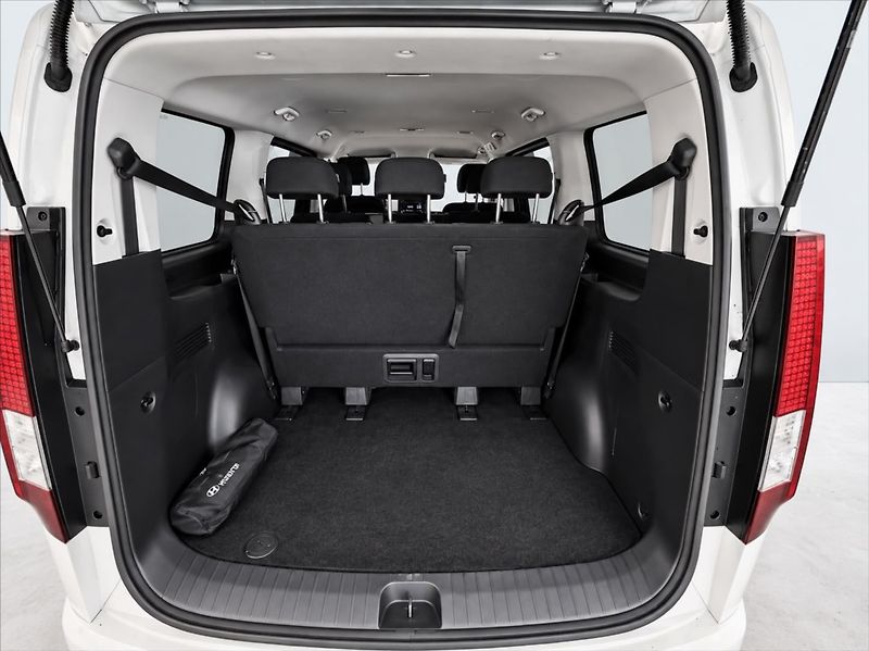 Hyundai Staria 2,2 130 KW COMFORT KAM DPH 9 m - fotka 16 z 16