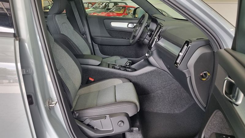 Volvo XC40 (2026) B3 2.0L 163 HP AT7 FWD CORE - fotka 7 z 16