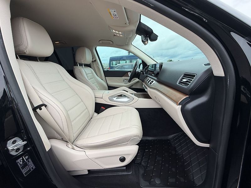 Mercedes-Benz GLE 300 d 4MATIC AMG Burmester - fotka 10 z 37