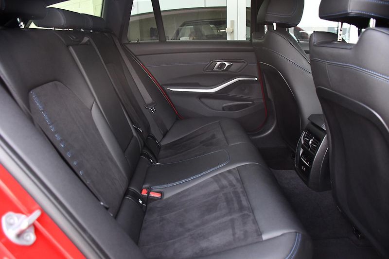 BMW Řada 3 320d xDrive MSPORT ČR 3LZÁRUKA - fotka 21 z 46