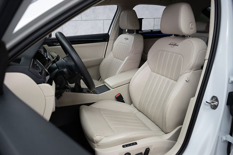 Škoda Superb 2.0 TDI L&K*TAŽNÉ*DPH*ČR 1.MAJ - fotka 11 z 52
