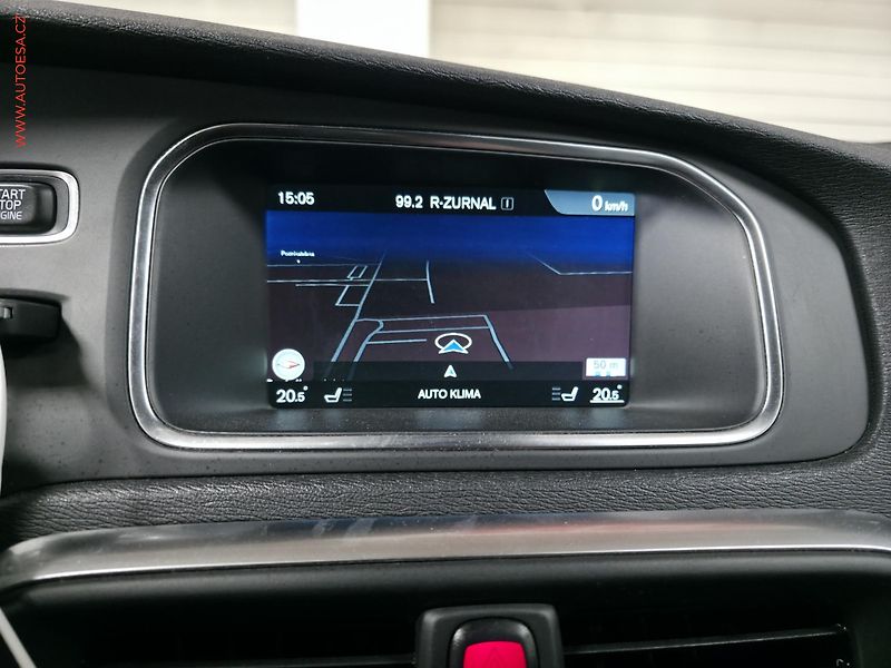 Volvo V40 (2015) 2.0d, Xenon, AC - fotka 15 z 16