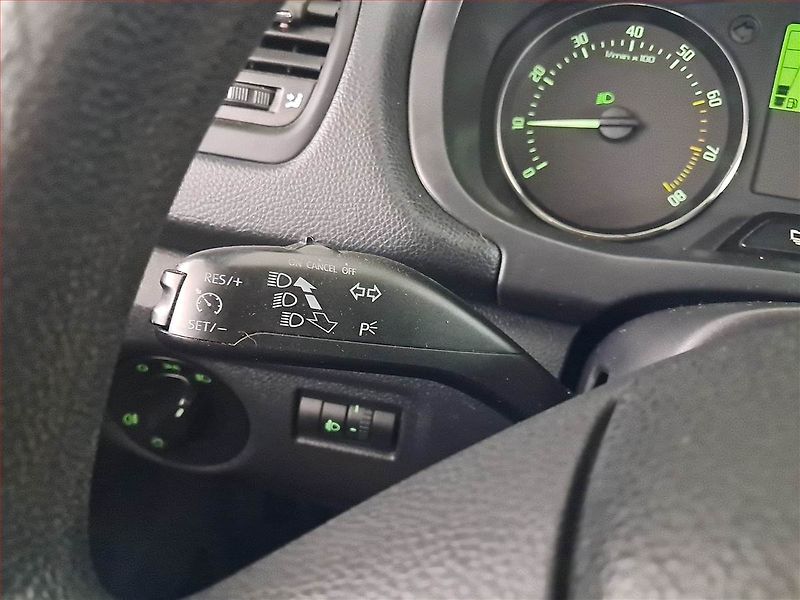 Škoda Roomster (2011) 1.2 12V, Tempomat - fotka 17 z 18