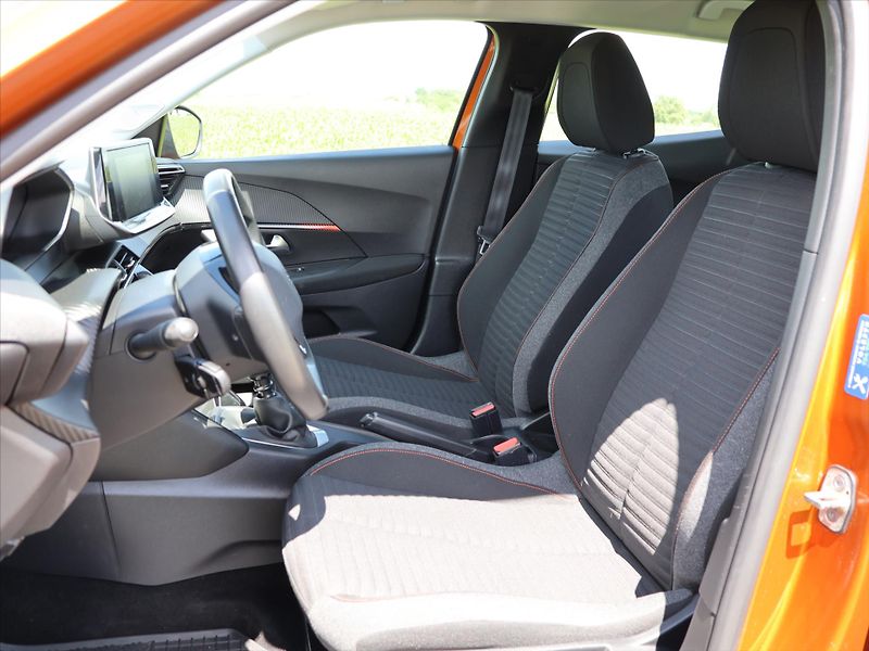 Peugeot 2008 1,2 PT 74kW CZ Klima ACTIVE - fotka 11 z 34