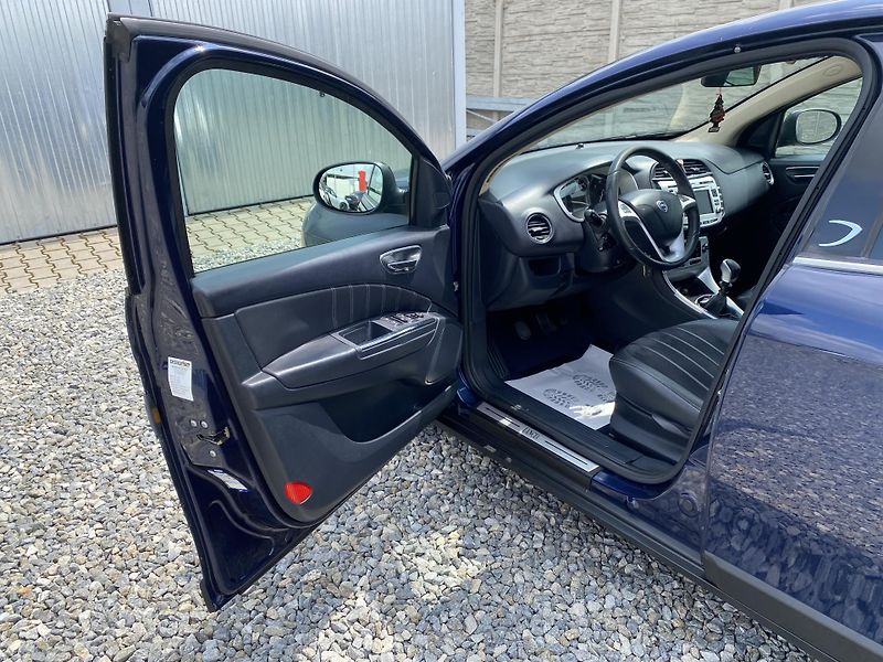 Lancia Delta 2.0JTD 165PS SPORT NAVI SERVIS - fotka 96 z 169