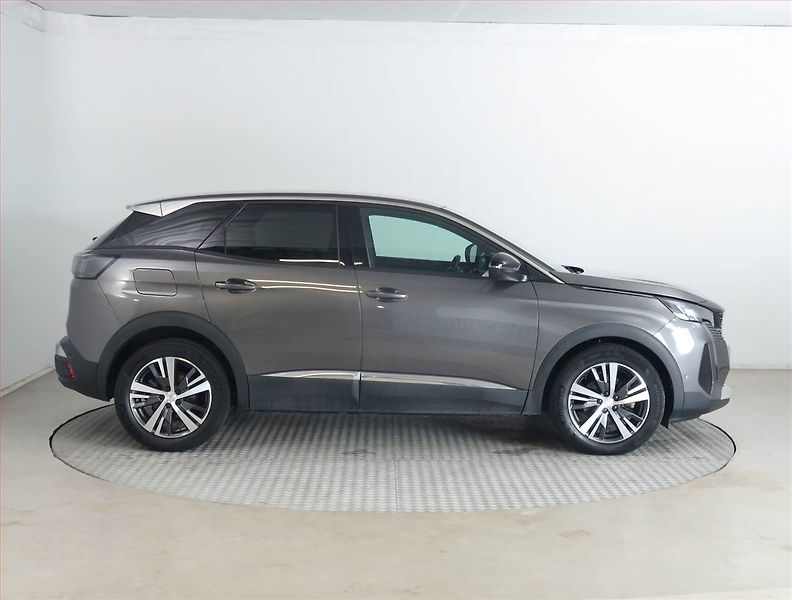Peugeot 3008 (2023) Allure 1.5 BlueHDi, 1.majitel - fotka 6 z 20