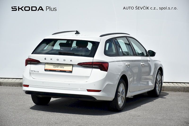 Škoda Octavia (2022) Ambition 1.5 TSI 110kW - fotka 2 z 32