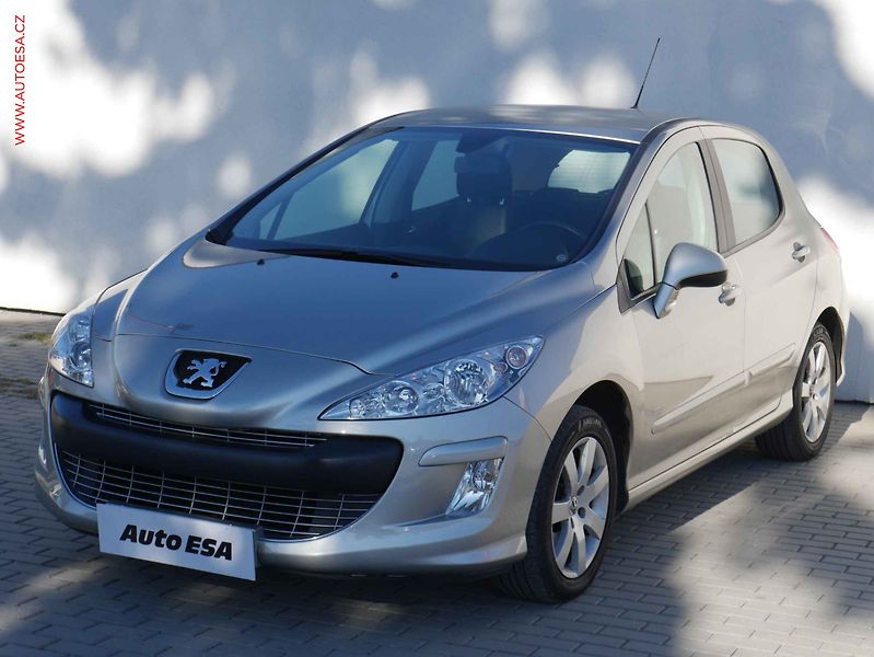 Peugeot 308 (2010) 1.6i, 1.maj,ČR, AC, tempo - fotka 3 z 17