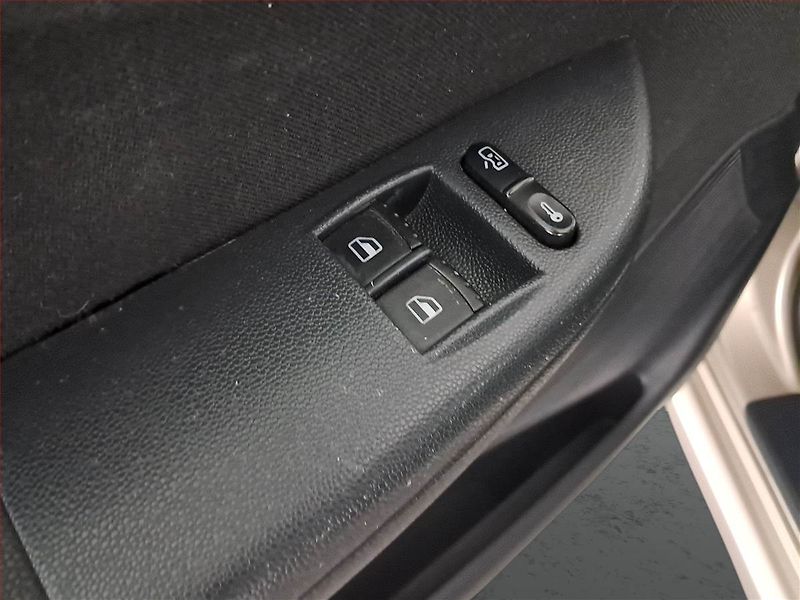Škoda Fabia (2005) 1.4 16V, nová STK, Klima - fotka 15 z 15