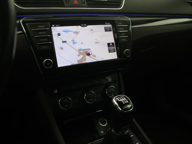 Škoda Superb 2,0 TDI 140kW L&K Navi CZ - fotka 17 z 30