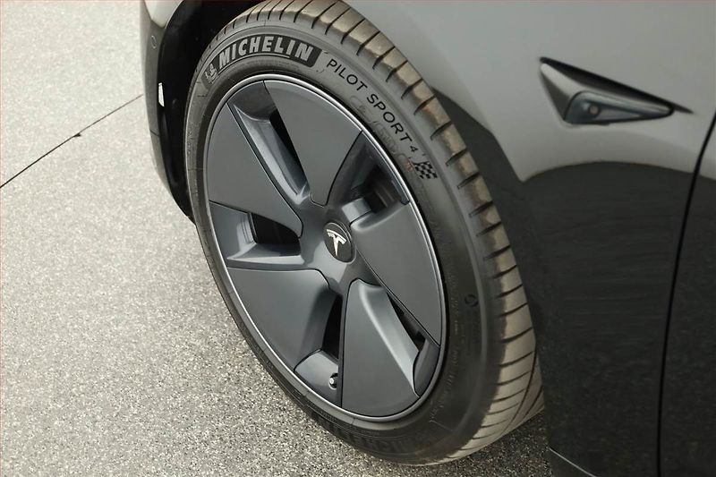 Tesla Model 3 (2021) Long Range 4WD 74kWh, SoH 95% - fotka 18 z 18