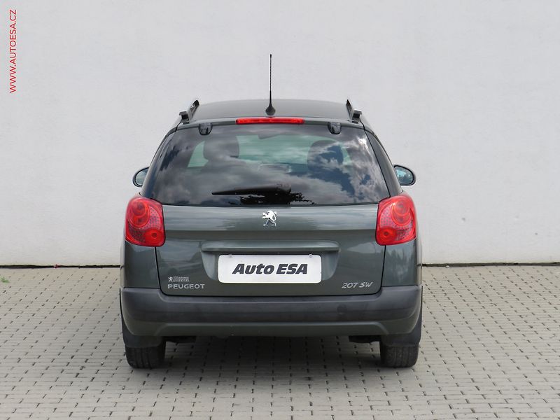 Peugeot 207 (2008) 1.6i, Panor. AC - fotka 5 z 15