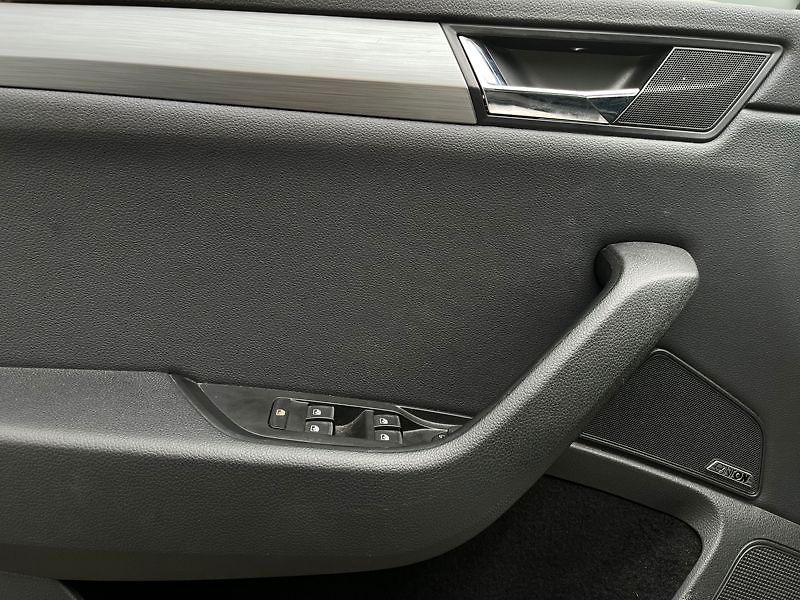Škoda Superb 2.0 TDI Style - fotka 13 z 18
