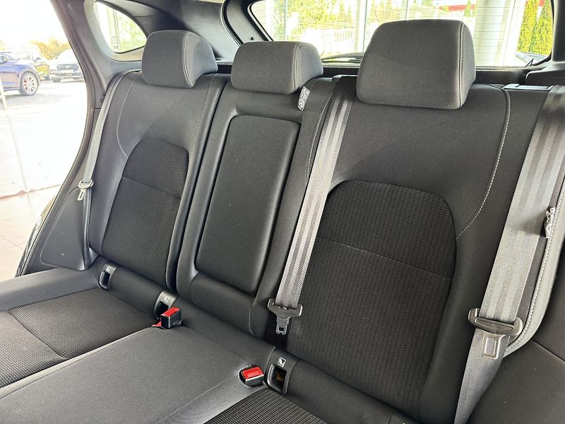 Nissan Qashqai 1,3DIG-T 140*Distronic*360kam - fotka 15 z 33