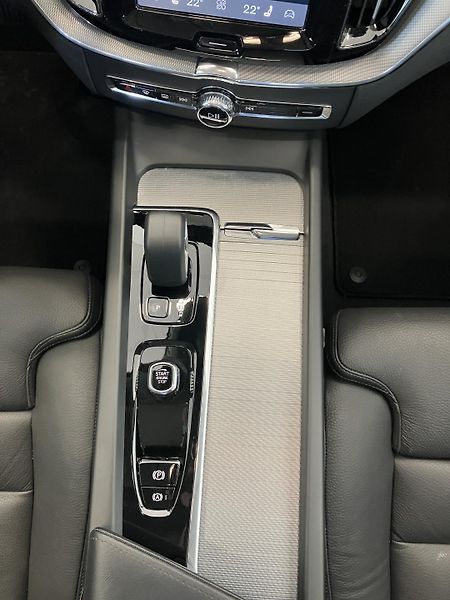 Volvo XC60 B5 AWD Plus Dark-REZERVACE - fotka 20 z 46