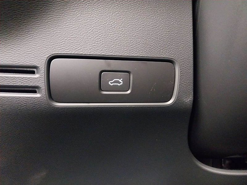 Volvo XC40 (2024) B4 - fotka 21 z 24