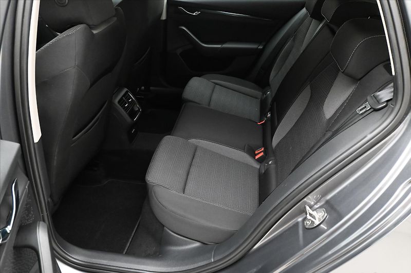 Škoda Octavia 2,0 TDI 110 KW DSG EL.KUFR Zár - fotka 14 z 31