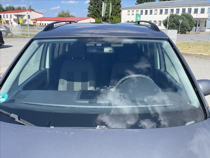 Volkswagen Touran 1,9 TDi 77kw 6rychlostí Klimat - fotka 29 z 35