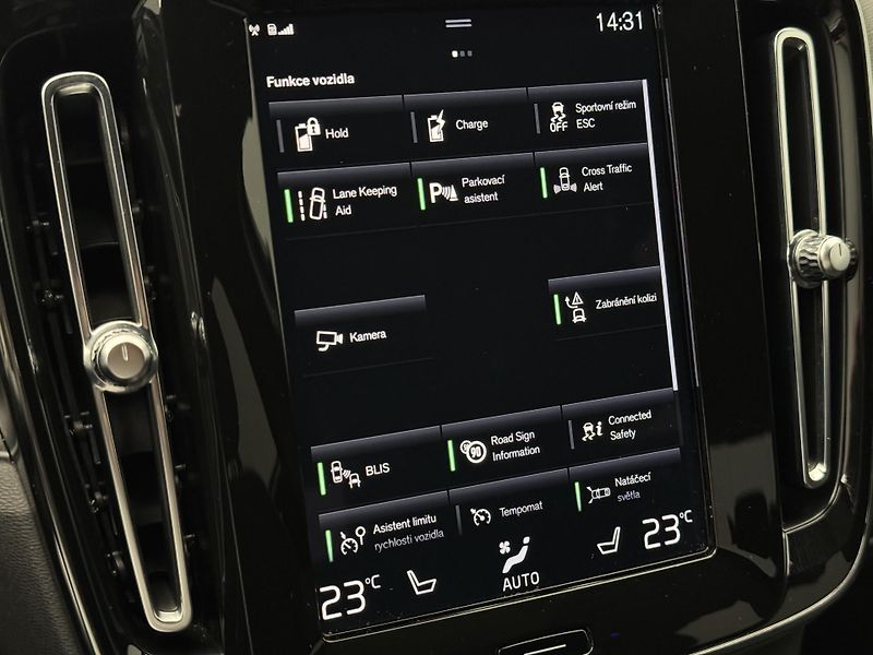 Volvo XC40 T4 RECHARGE ULTIMATE AUT - fotka 34 z 51