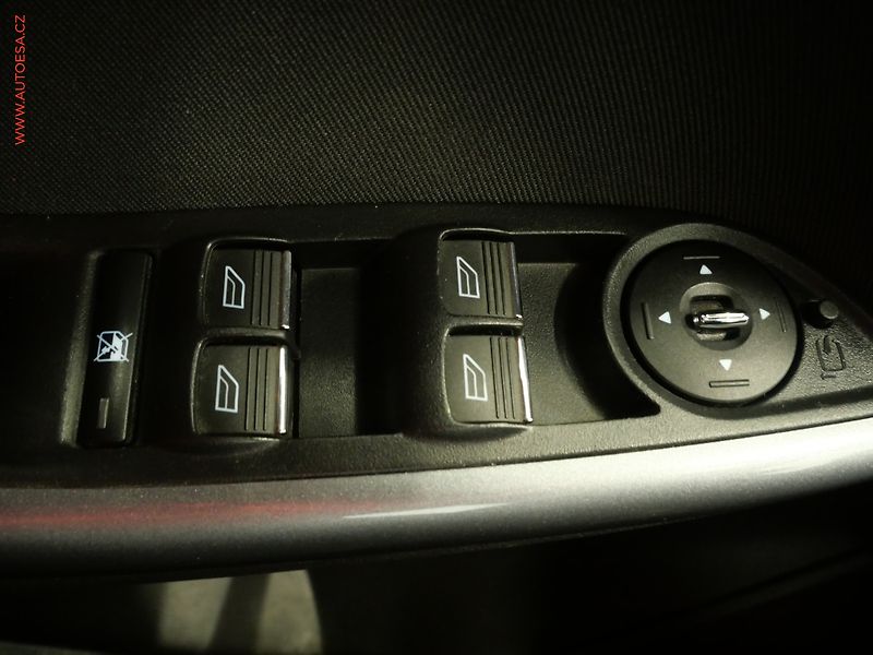 Ford Focus (2012) 1.0 EB, Klima - fotka 14 z 20