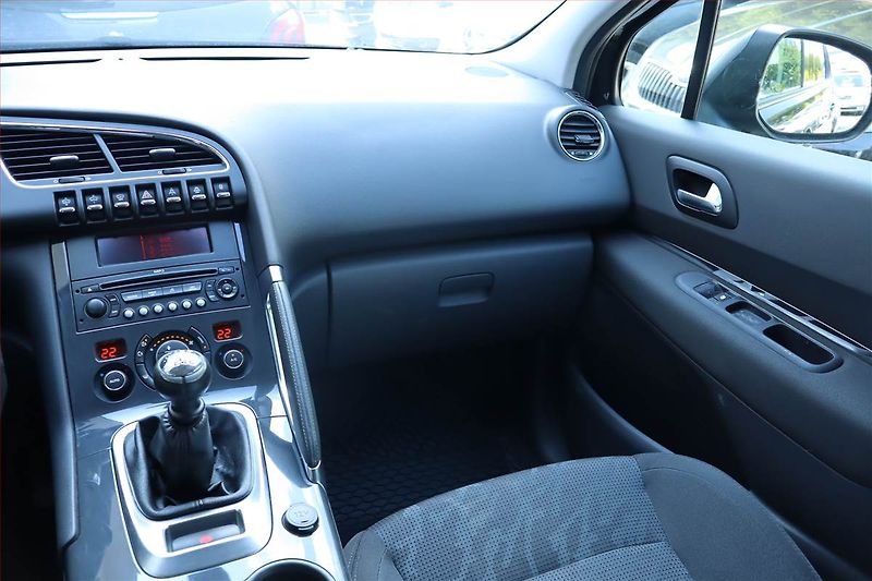 Peugeot 3008 (2009) 1.6 HDi, po STK, Tažné - fotka 8 z 21