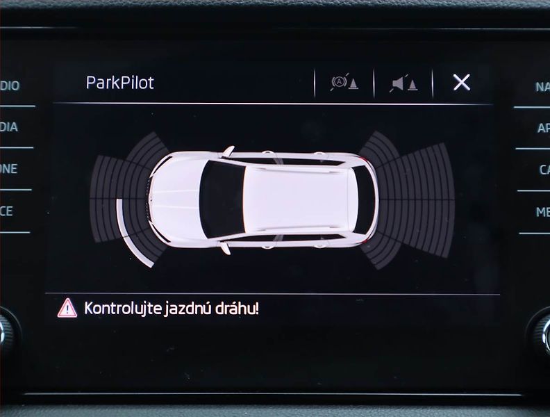 Škoda Karoq (2019) Ambition 1.6 TDI, Navi - fotka 17 z 17