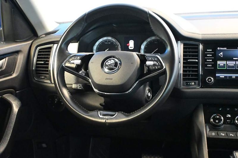Škoda Kodiaq (2022) 2.0 DSG Matrix LED ACC Tažné K - fotka 13 z 36