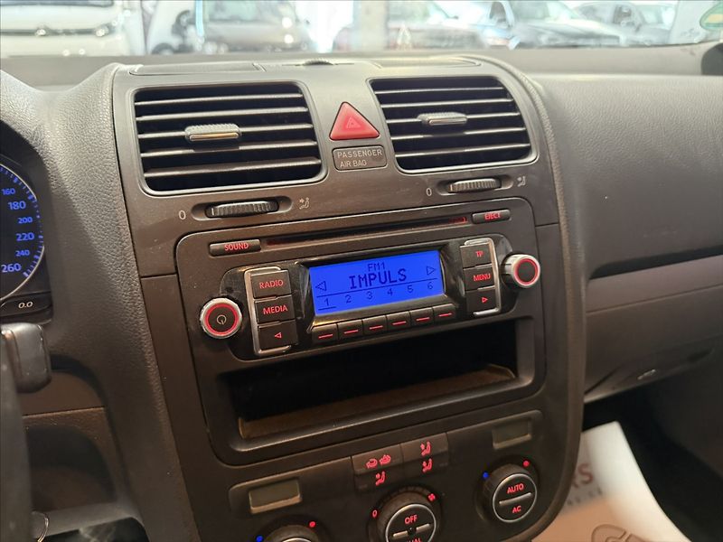 Volkswagen Golf 1,4   TSI 90KW TREND TAŽNÉ - fotka 9 z 18