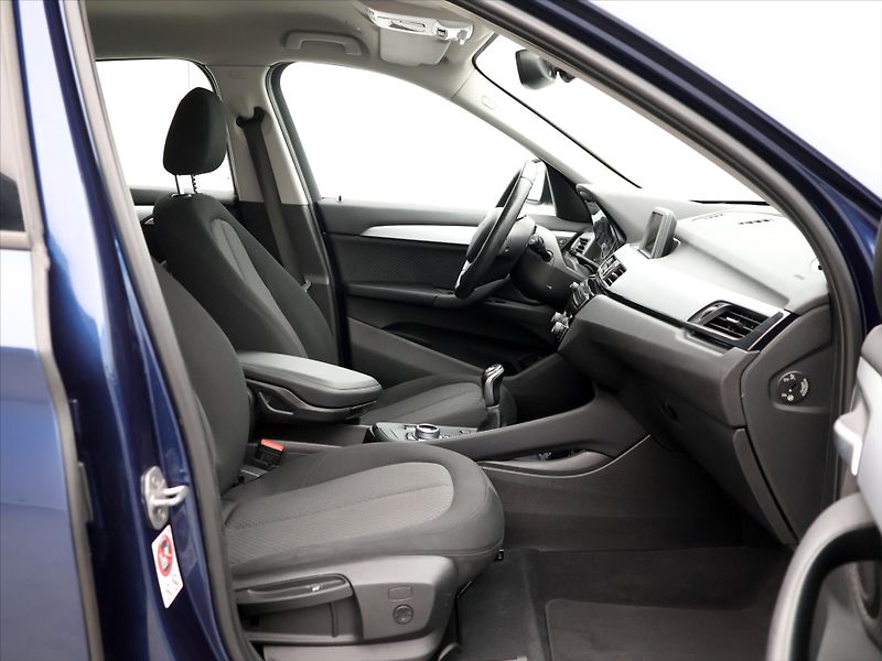 BMW X1 1,5 18i sDrive Advantage - fotka 13 z 32