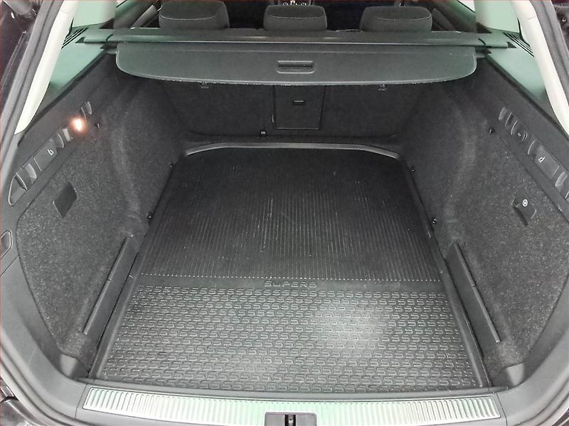 Škoda Superb (2015) Style Plus 1.6 TDI, Automat - fotka 14 z 24