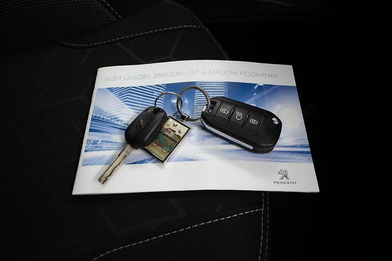 Peugeot 2008 1.2 PureTech*PO SERVISE*ČR* - fotka 24 z 32