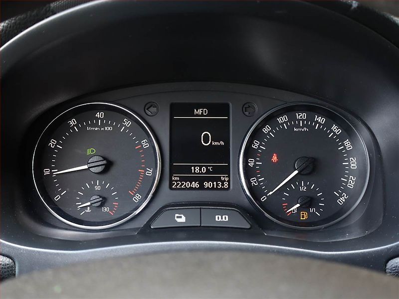 Škoda Fabia (2010) Ambition 1.2 TSI, slušný stav - fotka 8 z 10