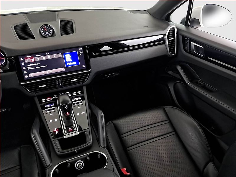 Porsche Cayenne (2023) V6 - fotka 8 z 20