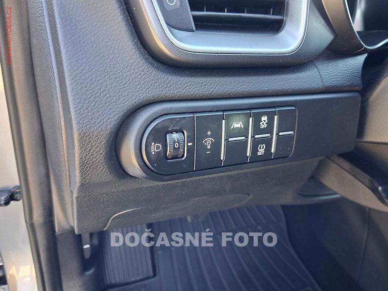 Kia Ceed (2022) 1.5 TGDi, 1.maj,ČR, TOP - fotka 15 z 18